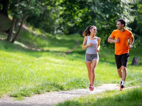 Behandlung der Gelenkentzündung: Den Kreislauf aus Verschleiß und Schmerz durchbrechen Arthrose-Patienten nutzen leichte, lockere Bewegung, um die Entzündung zu lindern.